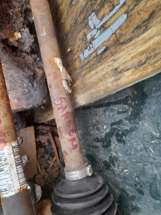 Vând planetare stânga dreapta dacia sandero an 2009 motor 1.4 benzina