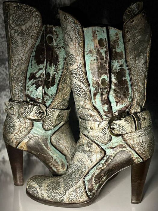 Botine DEBUT, superbe, piele naturala cu detalii unice