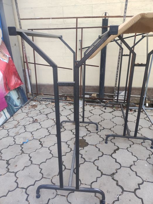 Стойки и вешалки плечики