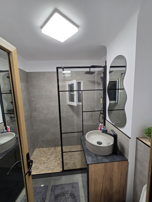 Apartament 3 camere, decomandat, zona Păltiniș - Peneș Curcanul