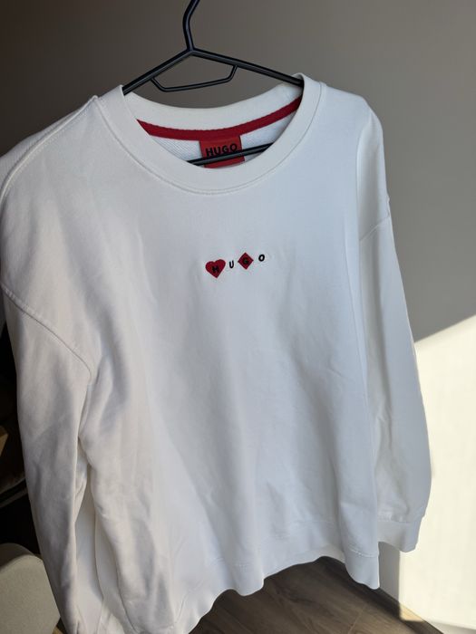 Бяло горнище Hugo