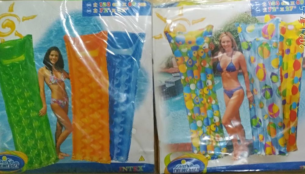 Доски и матрацы для плавания