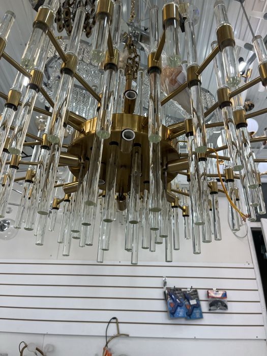 Продаю абсолютно новую люстру