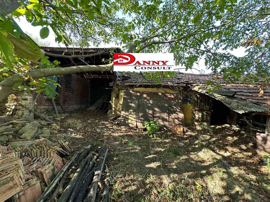 Къща с двор в с. Върбовка