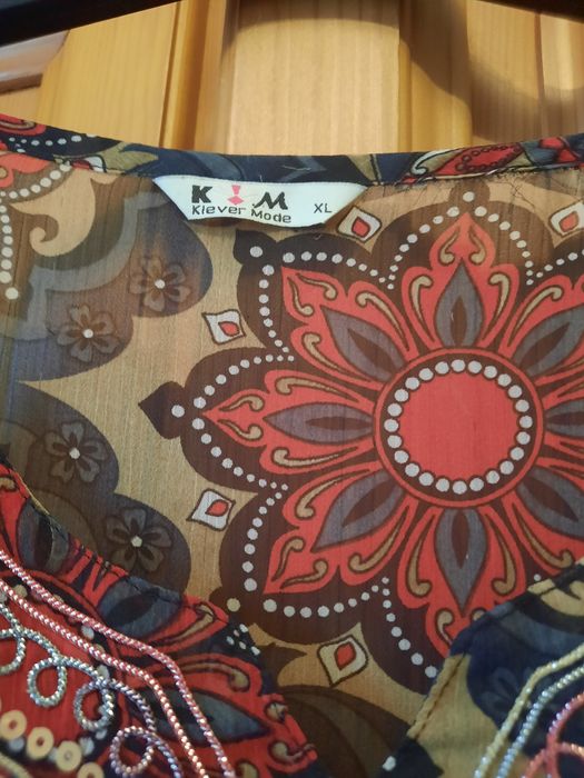 Minunata bluza cu paiete și fir argintiu mărimea XL