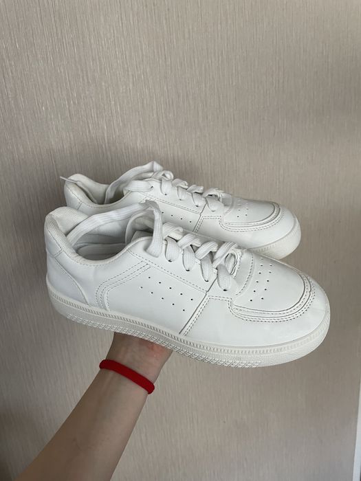 Белые кроссовки 37 р.