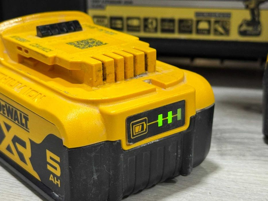 Акумулаторен винтоверт DeWALT DCD791P2 с 2 батерии и зарядно