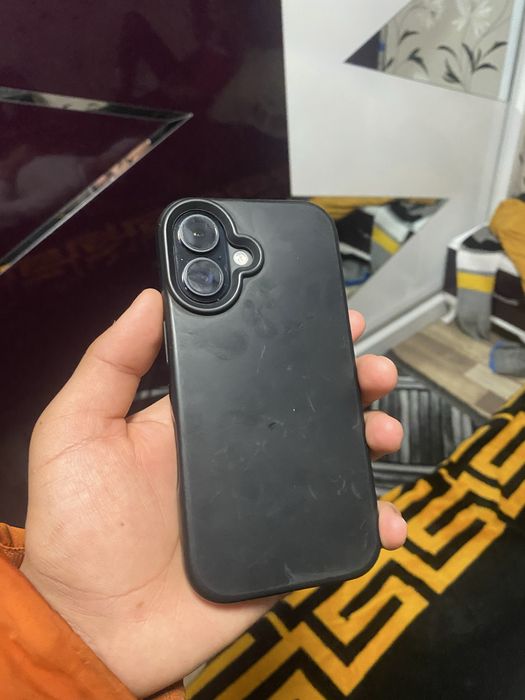 IPhone16 întreținut foarte bine bateria 100% 144 de cicluri de incarca