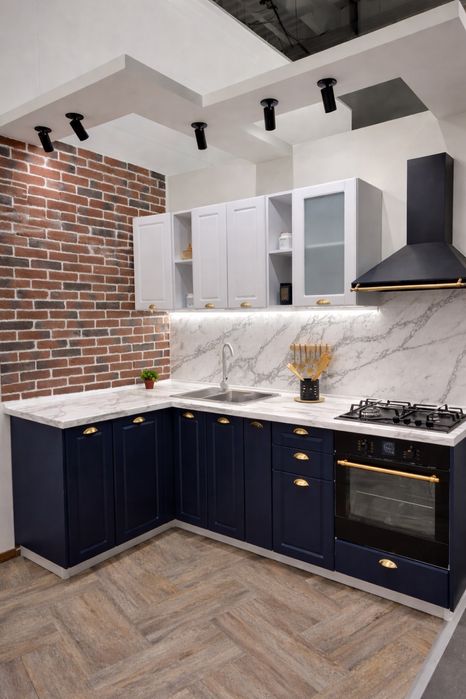 Bucatarii din showroom