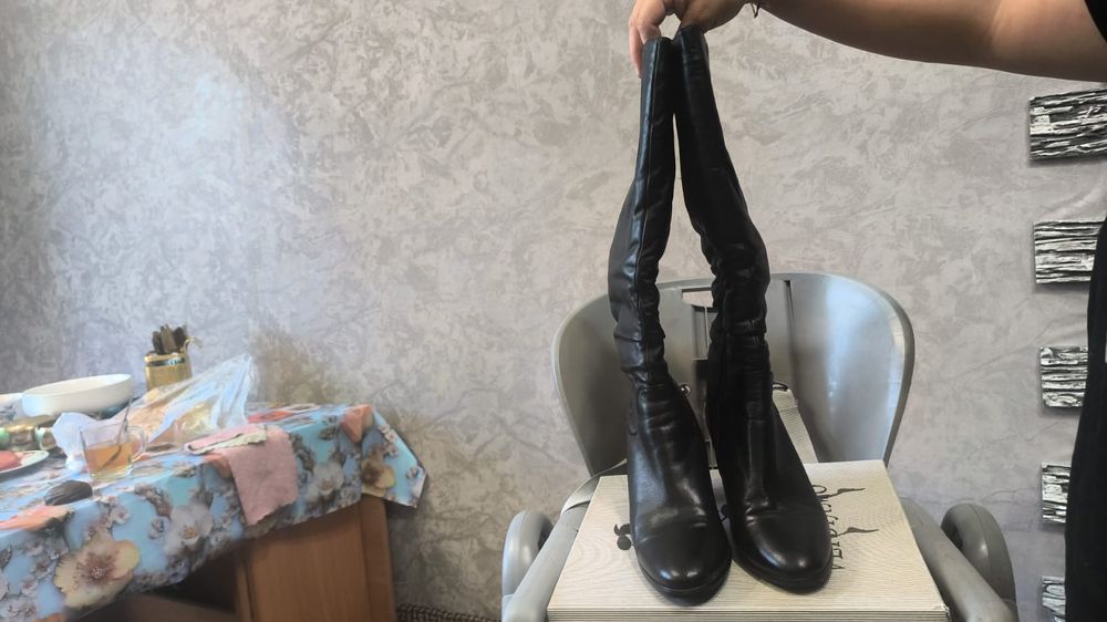 Продам зимние сапоги