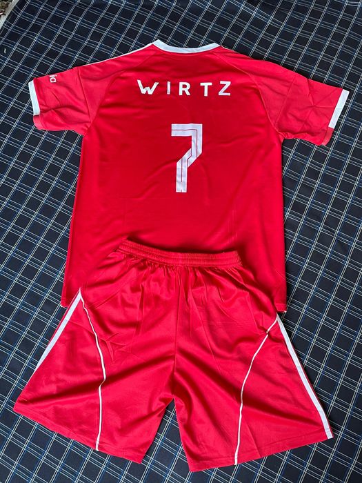 Liverpool 2025/26 Men’s home jersey SIZE L WIRTZ 7