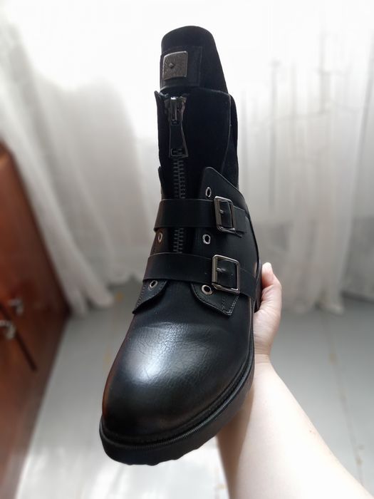 Продам сапоги новые