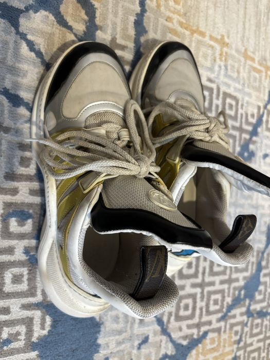 Кроссовки от LV.