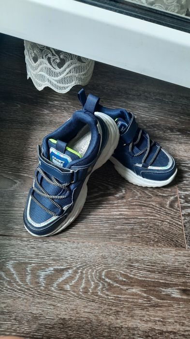 Детские кроссовки