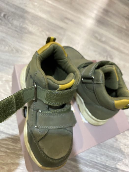 Ботинки доя мальчика р.25