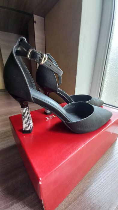 Продам обувь женскую