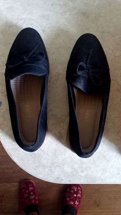 Продам лоферы и кроссовки