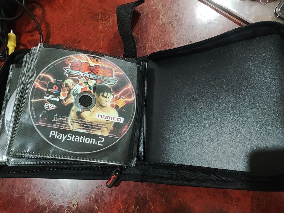 Продаю плейстейшн Sony 2 с дисками игр и джойстиками.