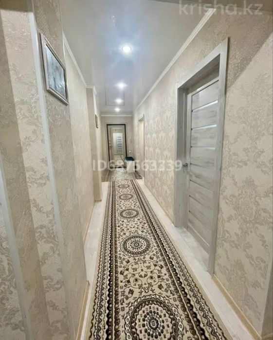 5 комнатная квартира в городе Аксу