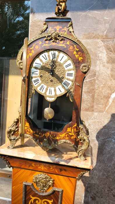 Часовник с постамент 025