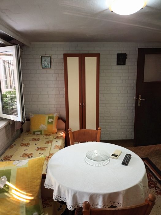 Малък летен апартамент с двор в Поморие