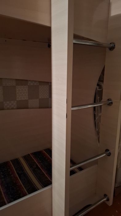 Двухъярусная кровать