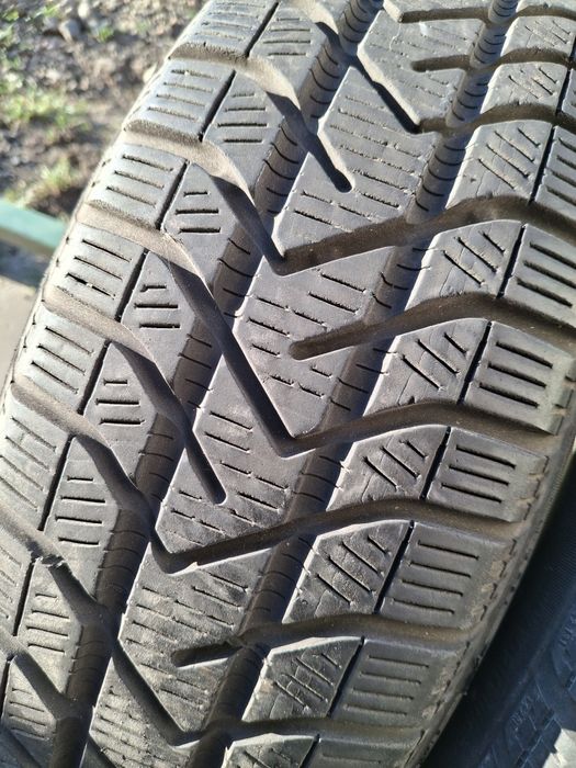 2 Anvelope  de iarnă 175 65 r15 Pirelli