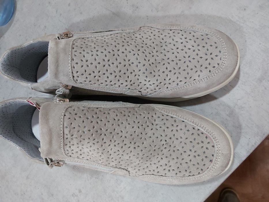 Vand pantofi de dama