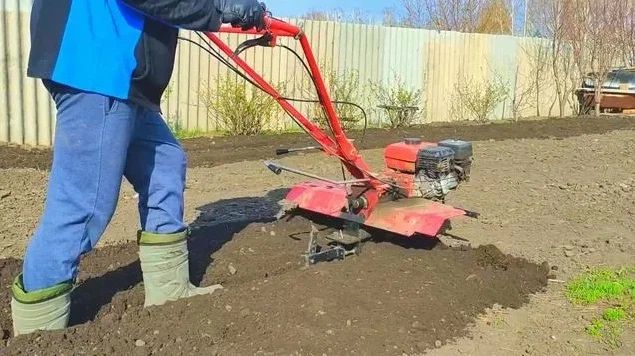 Вспашка земли покос Газона травы
