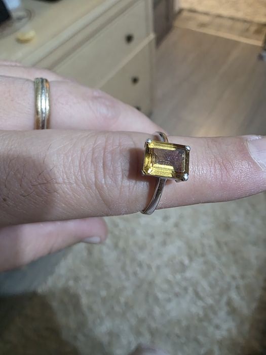 Inel aur cu piatra sultanit