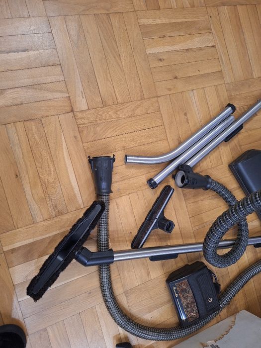 Прахосмукачка Рейнбоу с включени всички допълнителни приставки