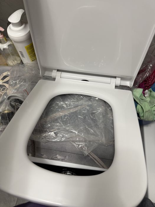 Продам крышку сиденье на унитаз.