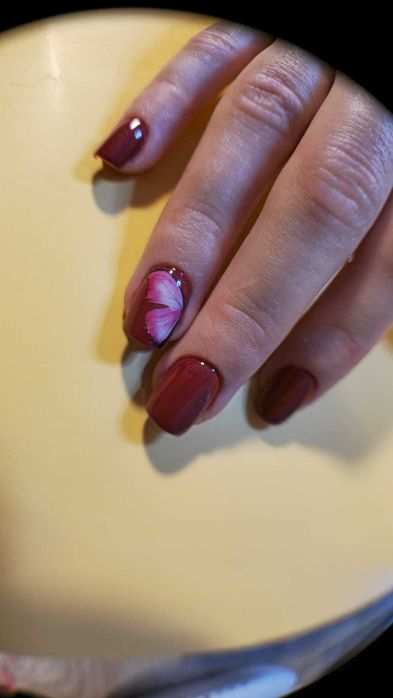 Servicii Profesionale de Manichiură și Pedichiură