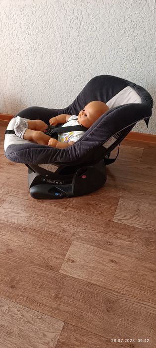 Автомобильное кресло