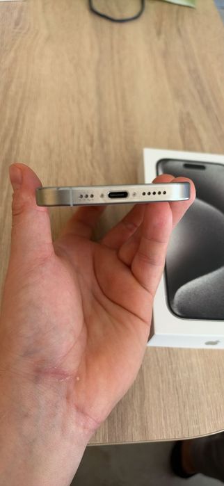 iPhone 15 titanium white 128gb