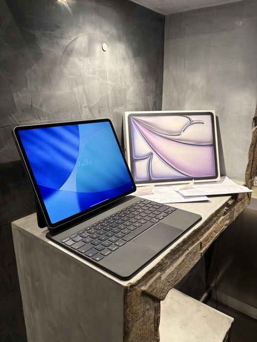 КАТО ЧИСТО НОВ Ipad Air M3 13” + Magic Keyboard