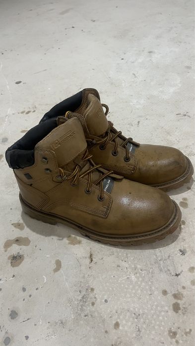 Продается  спец обувь