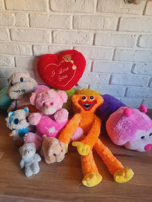 Lot jucarii de plus, omida, ursulet, hipopotam, inimioara etc
