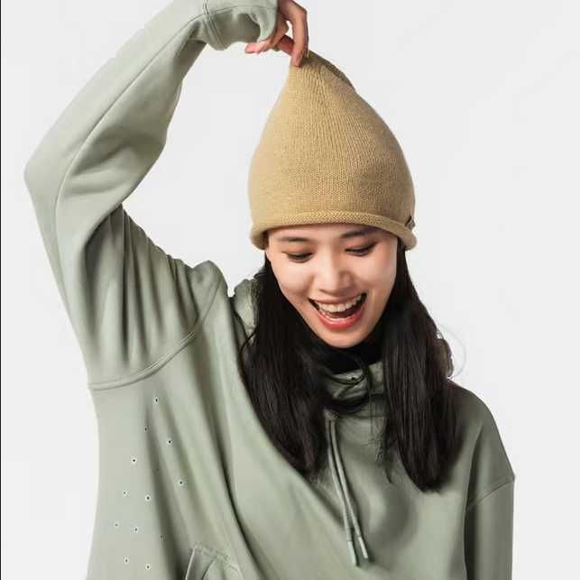 Бежевая шапка шапка-бини beanie унисекс