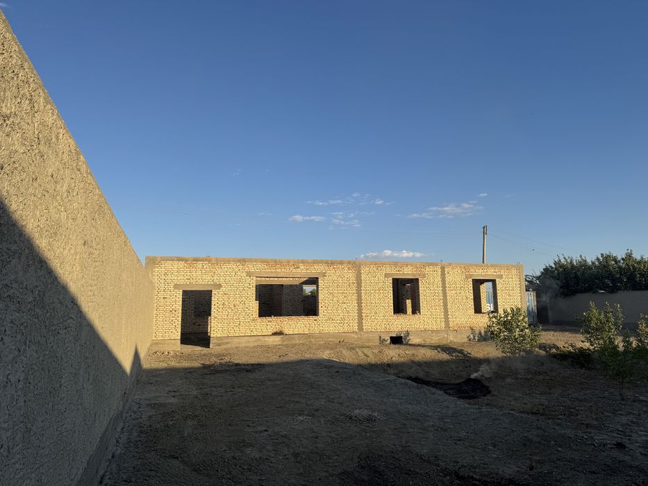 Qurilishi tugallanmagan hovli sotiladi