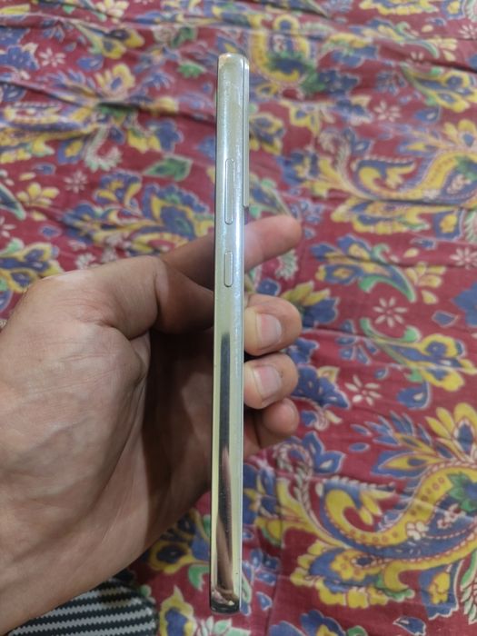 Samsung s22 plus 8/256gb pas kopiya aybi ekranida dogi bor