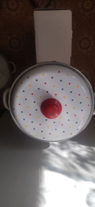 продам эмалированные кастрюли