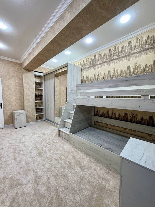 Продам квартиру Луначарском новостройке 3/3/4 80м2