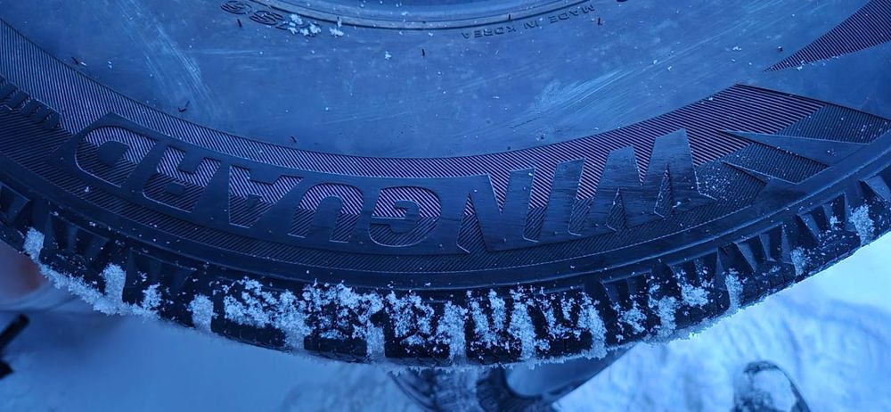 Шины зимние в отличном состояние