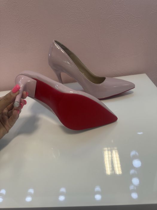 Обувки на висок ток