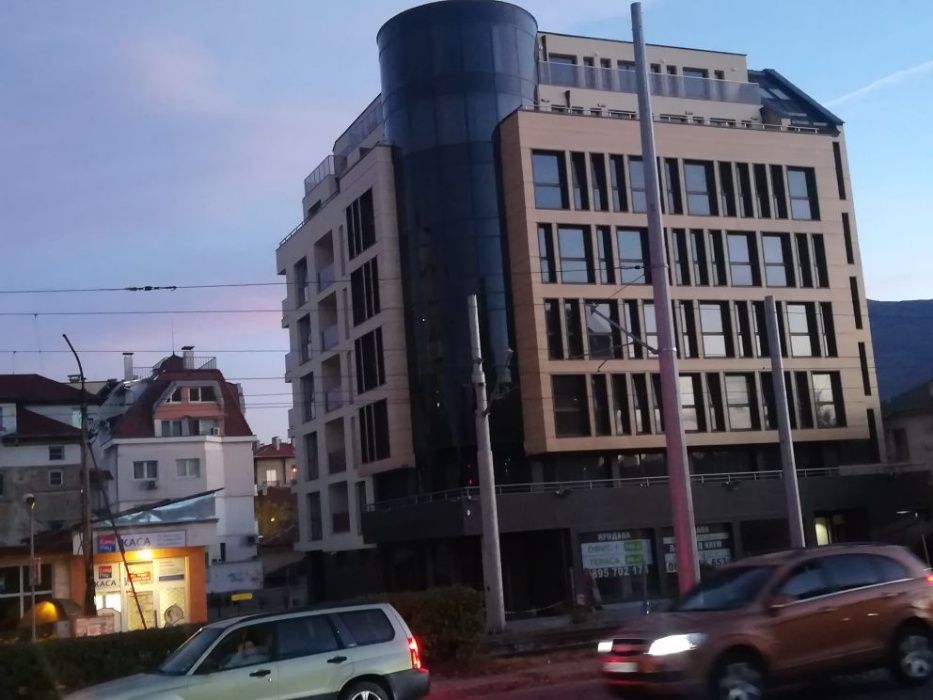 Фризьорство, козметика, масаж, маникюр, педикюр, грим. Курсове в София