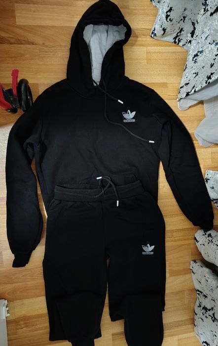 Vând trening dama Adidas