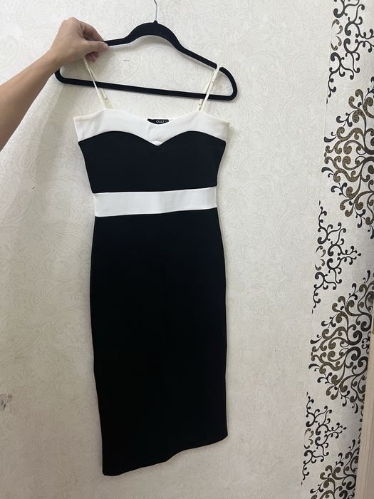 Продается пальто и платья