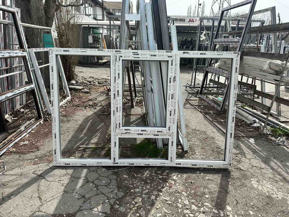 Rehau дограма троен стъклопакет