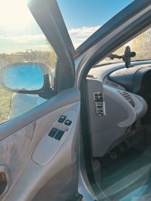 Nissan Almera Tino